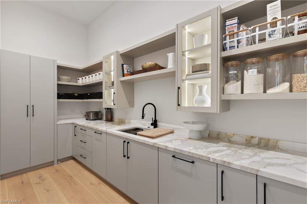 EDGEWATER - Residential