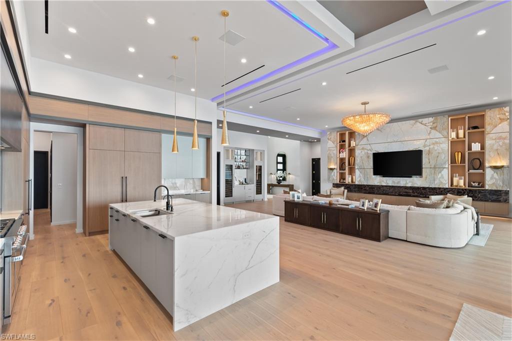 EDGEWATER - Residential