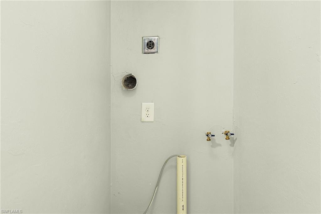 ROYAL WOODS - Residential