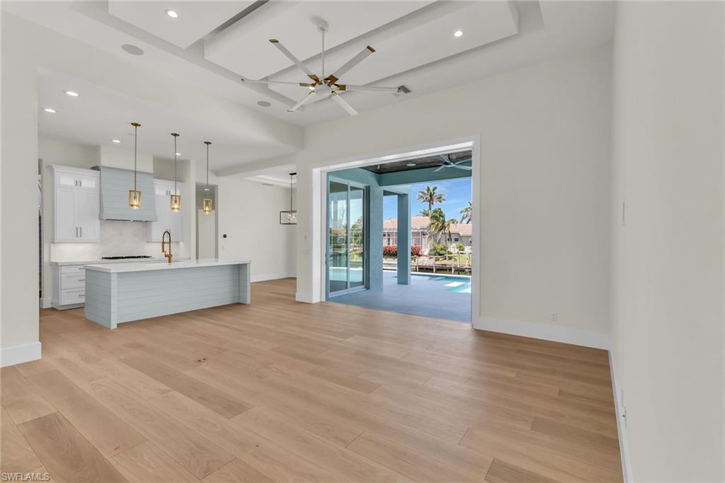 581 Hernando DR