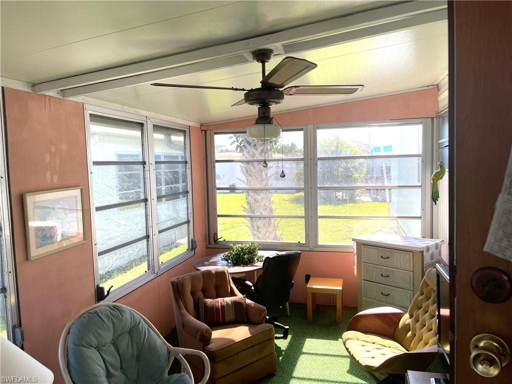 HOLIDAY MANOR - Residential