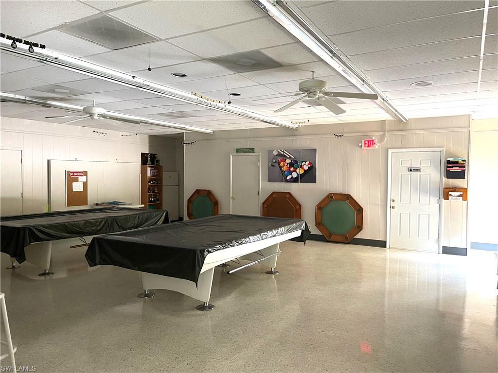 HOLIDAY MANOR - Residential