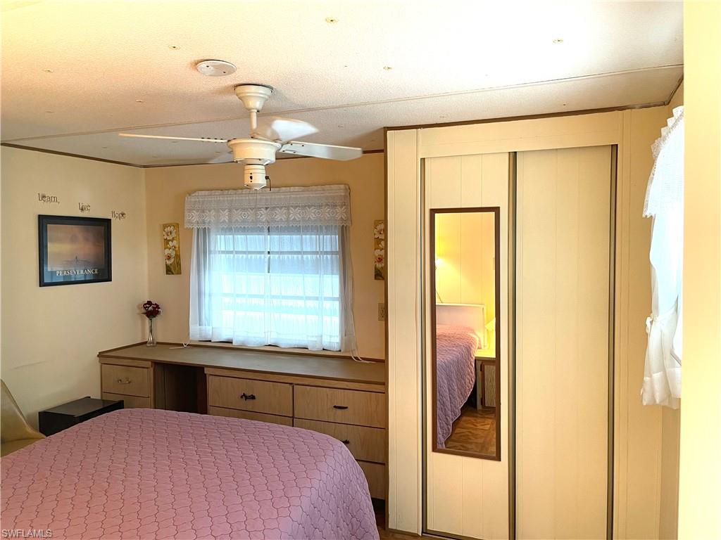 HOLIDAY MANOR - Residential