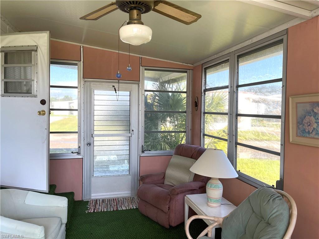 HOLIDAY MANOR - Residential