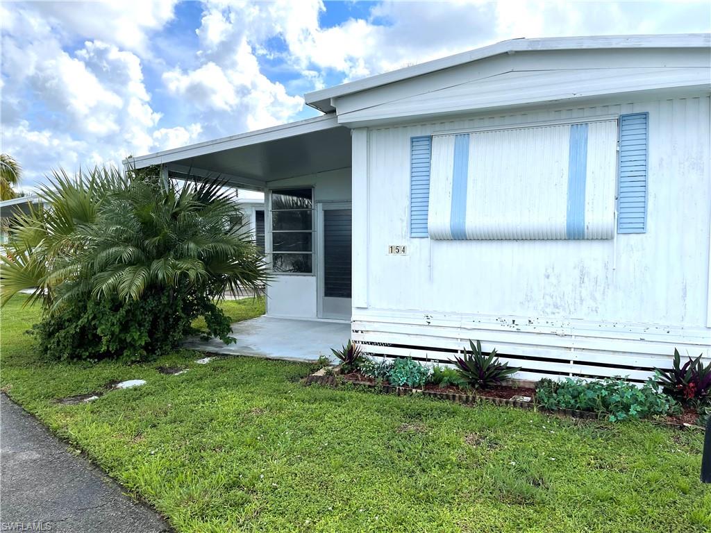 HOLIDAY MANOR - Residential