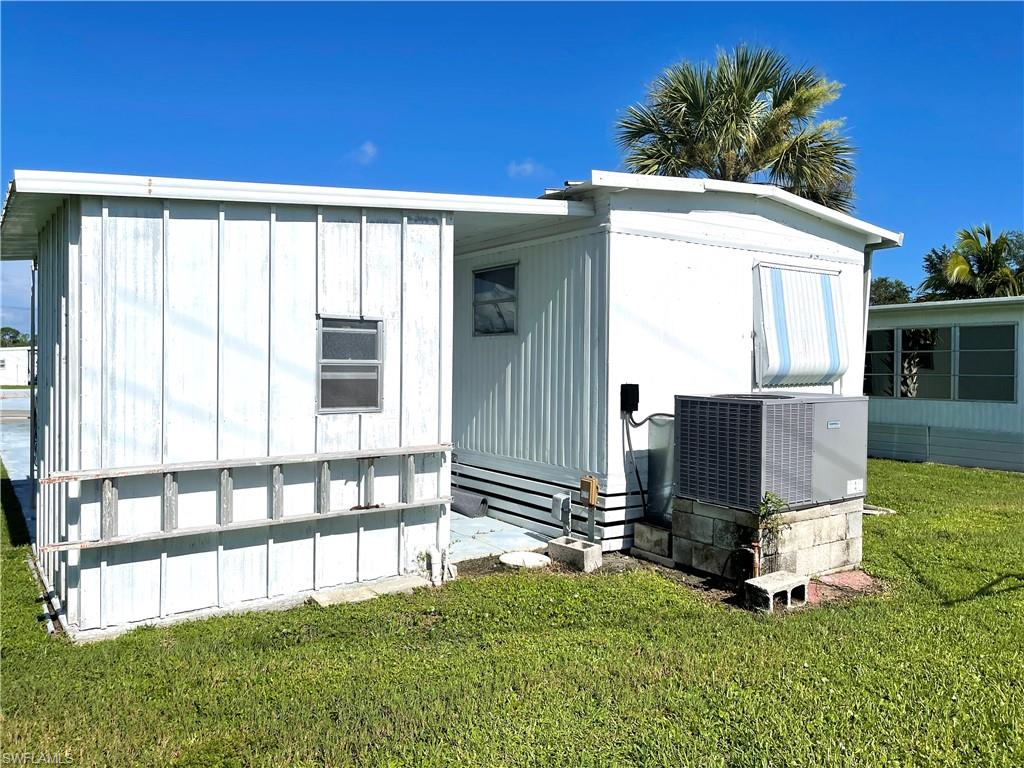 HOLIDAY MANOR - Residential