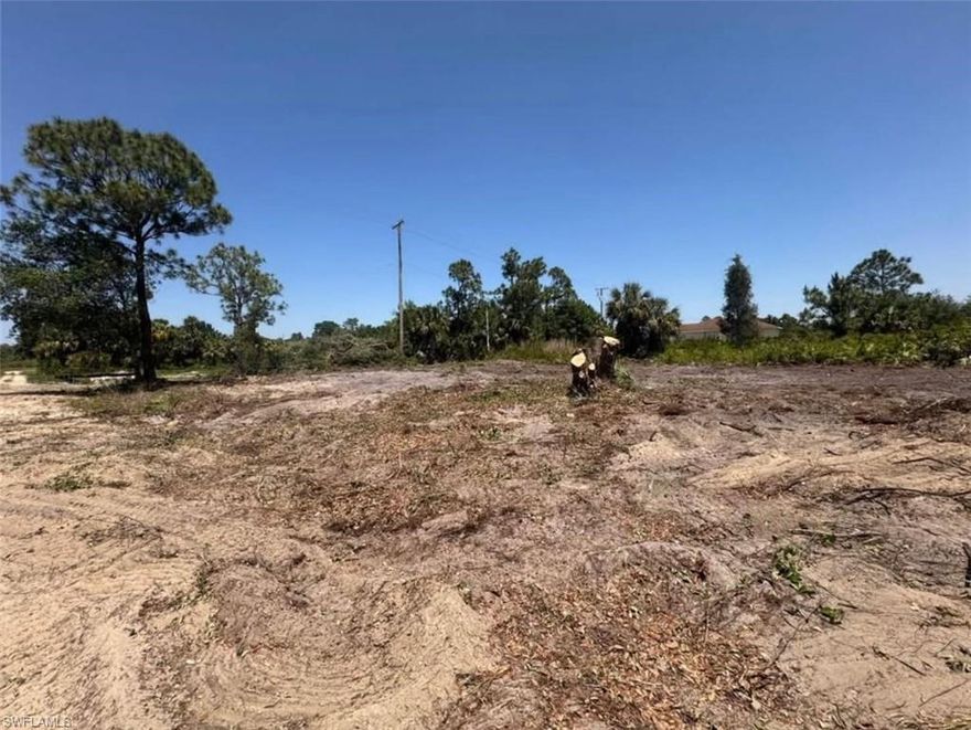 Excellent residential lot located in a quiet and rapidly growing area of Lehigh Acres. The property is cleared, clean, and partially filled, offering an ideal foundation for a new construction project. Convenient access via paved roads, surrounded by newly built homes. A great opportunity for builders or investors seeking strong growth potential in a developing neighborhood.