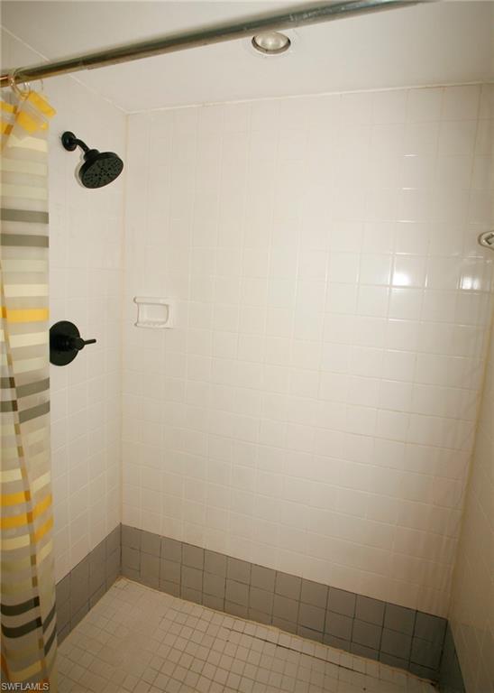 PARKWOODS - Residential Lease