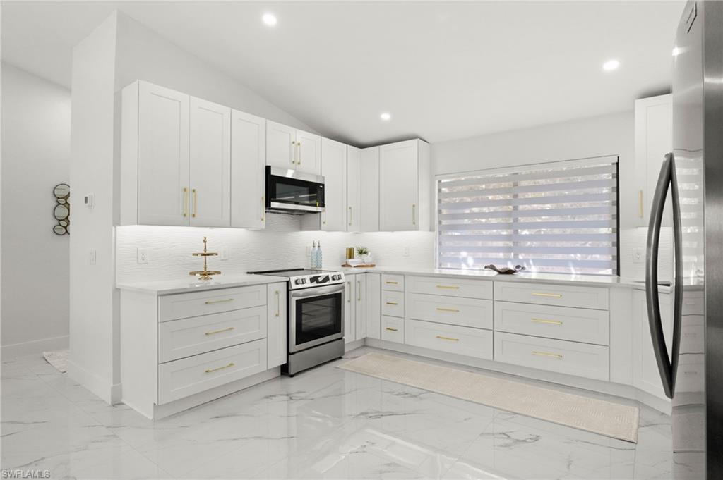 FAIRWAY OAKS - Residential