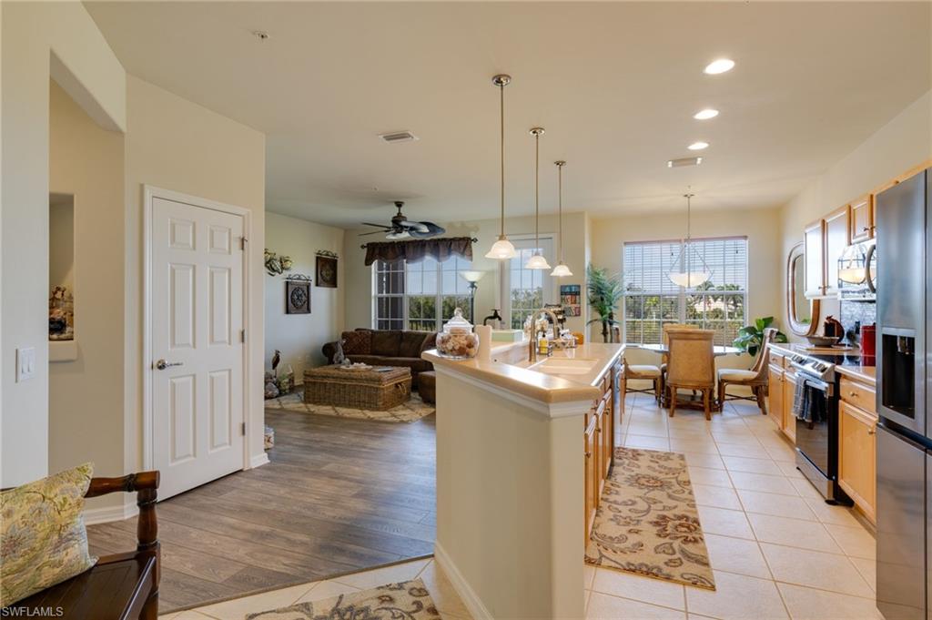 ROYAL POINTE - Residential