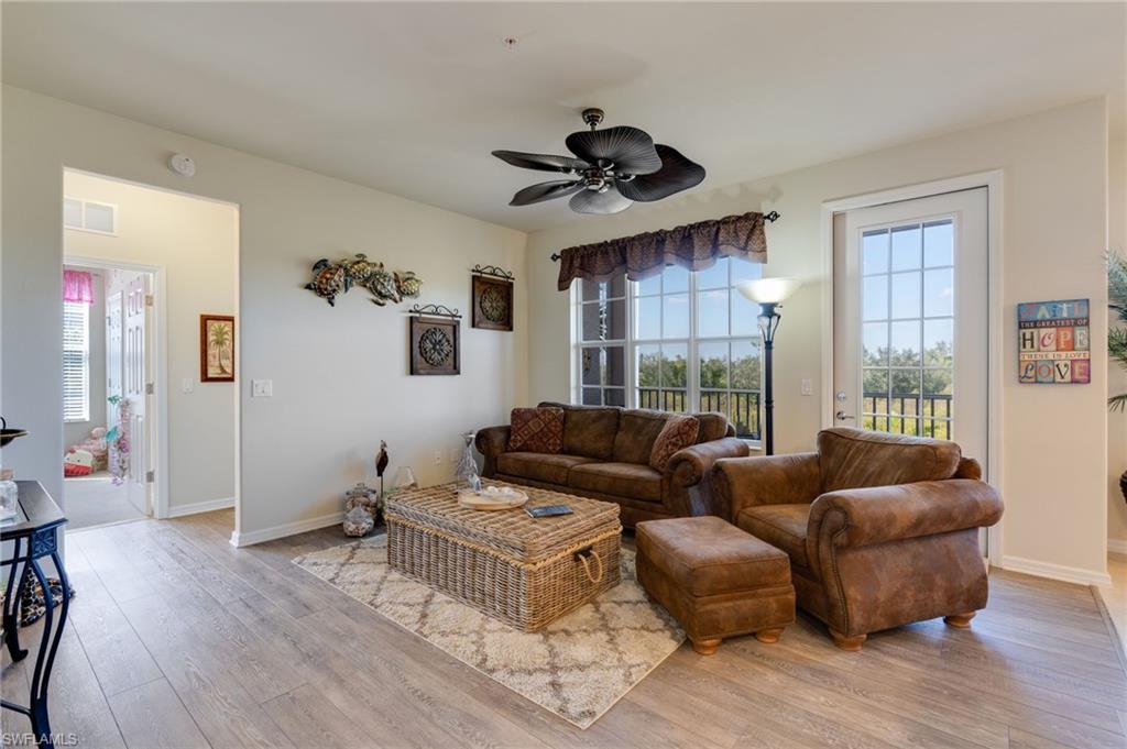 ROYAL POINTE - Residential