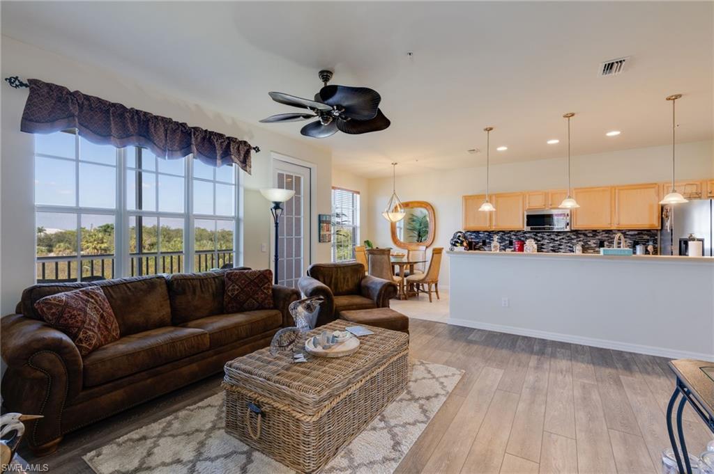 ROYAL POINTE - Residential