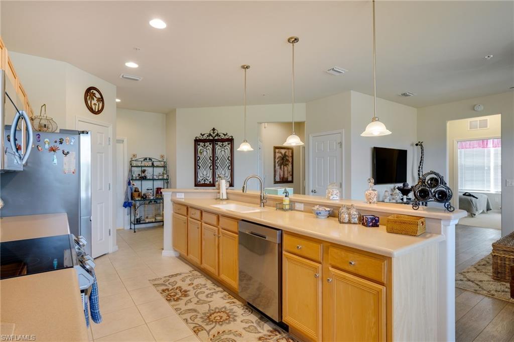 ROYAL POINTE - Residential