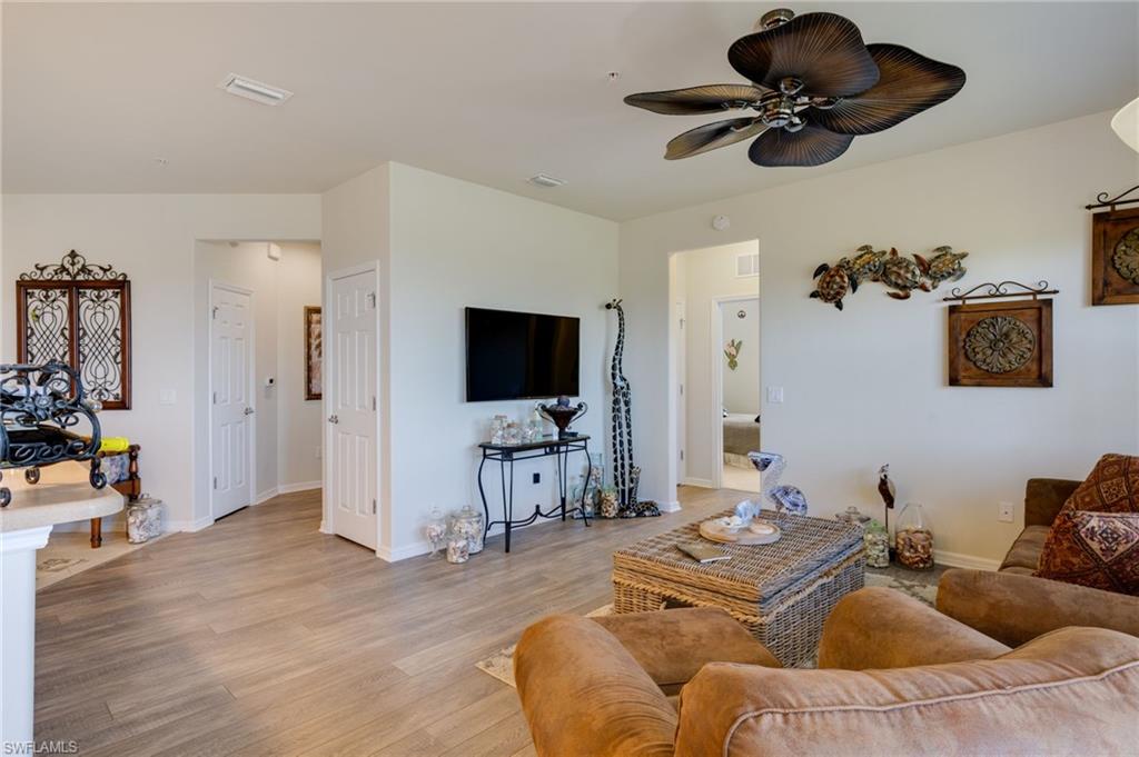 ROYAL POINTE - Residential