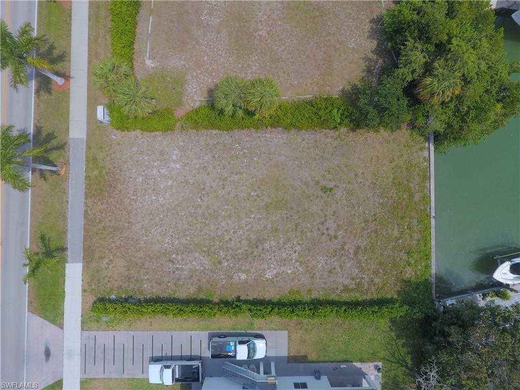 ISLES OF CAPRI - Land