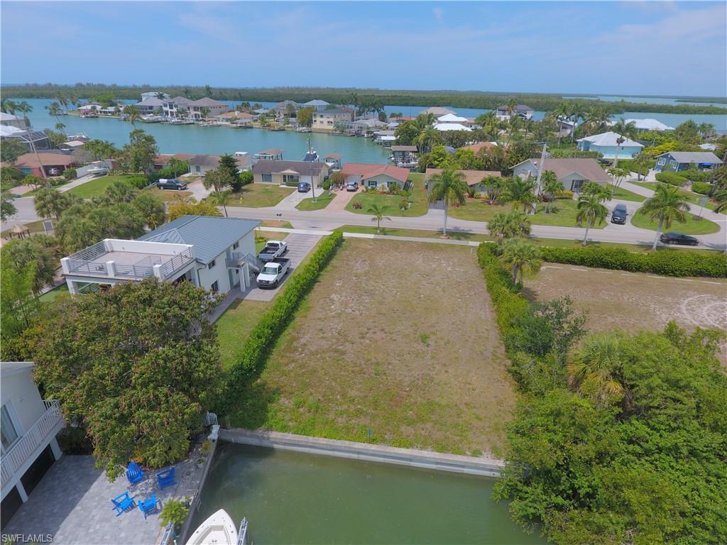 ISLES OF CAPRI - Land