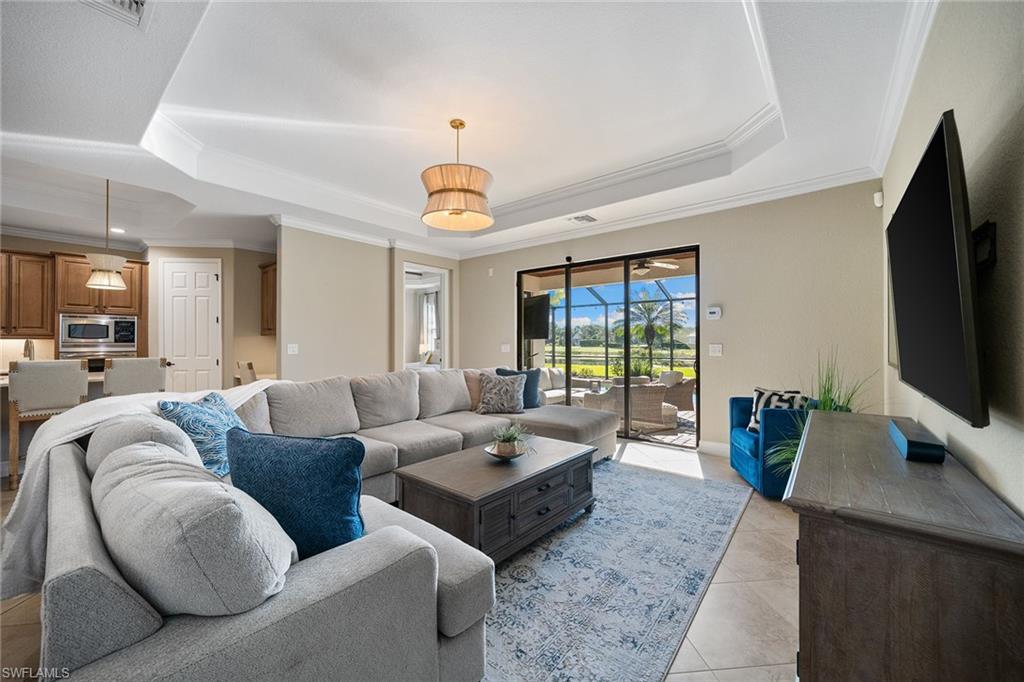 TWIN EAGLES - Residential