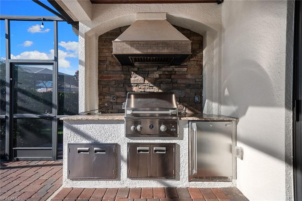 TWIN EAGLES - Residential