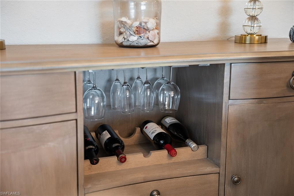 TWIN EAGLES - Residential