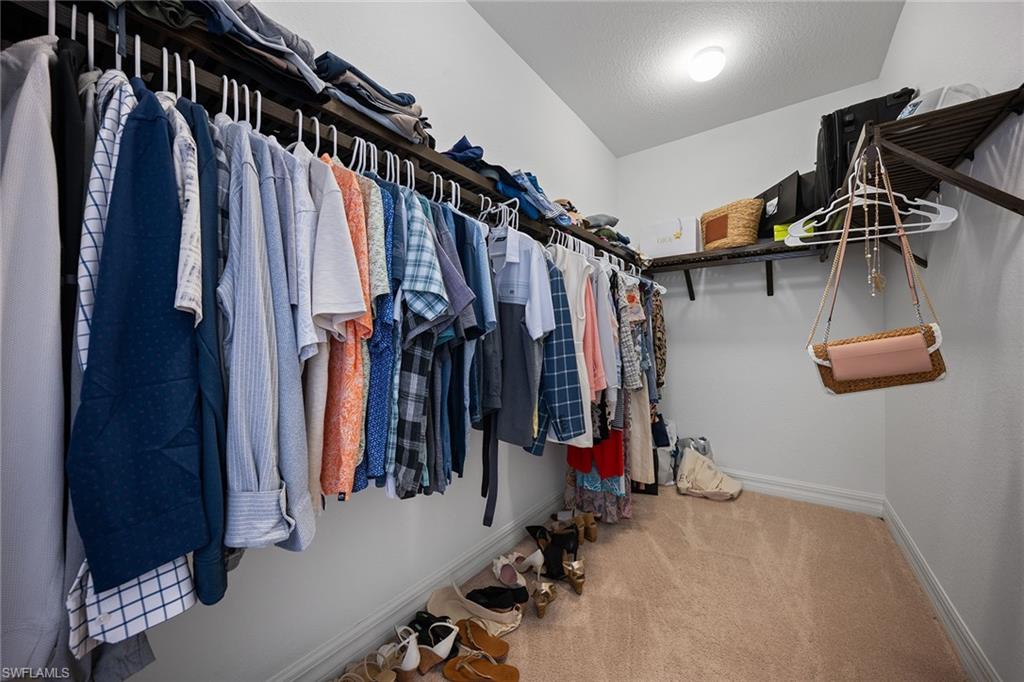 TWIN EAGLES - Residential