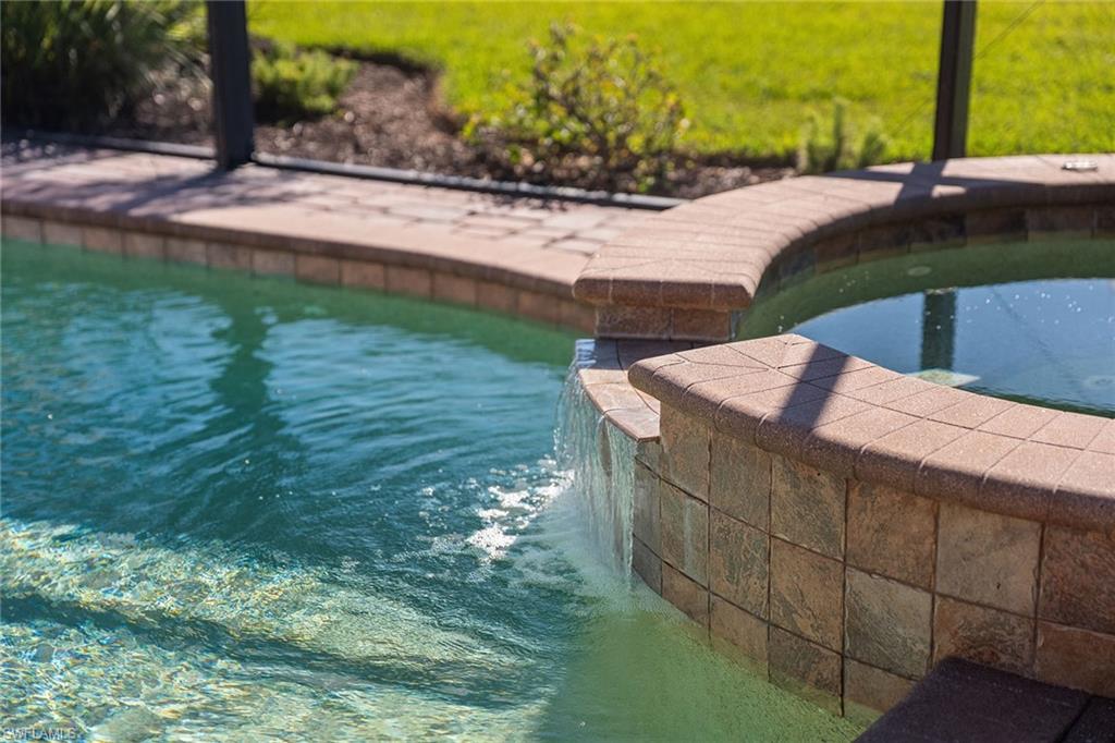 TWIN EAGLES - Residential