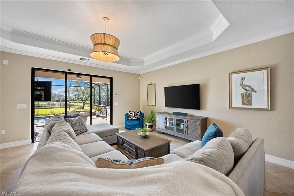 TWIN EAGLES - Residential