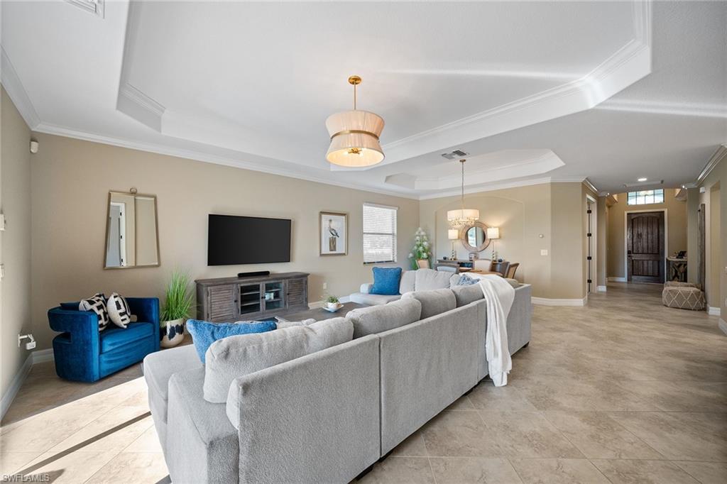 TWIN EAGLES - Residential