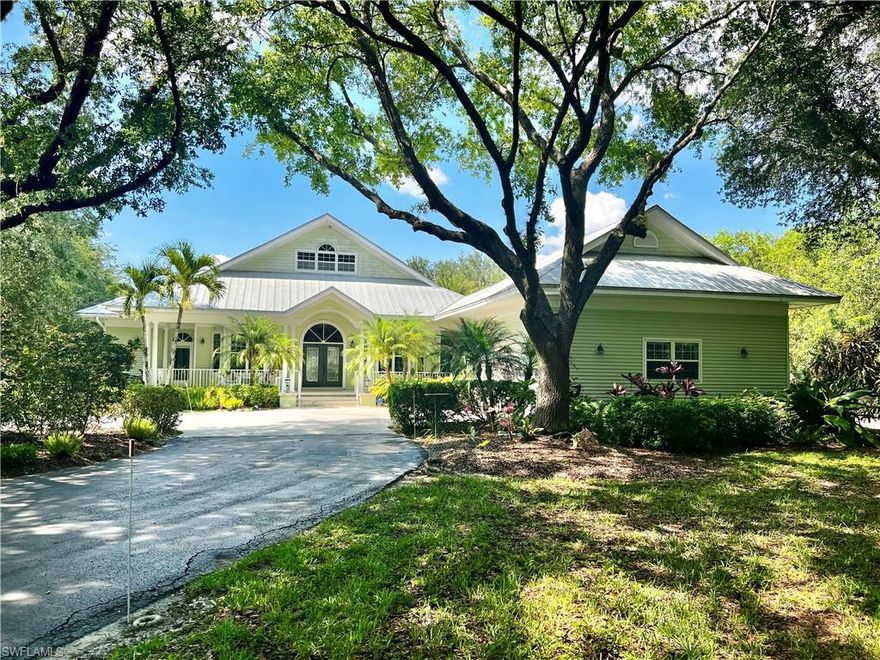 Stunning and classy large late 1990's Riverfront Estate Home with cathedral ceilings with an amazing floor plan! Peaceful living in the most perfect location this home sits on approximately 1.29 Acres in the beautiful and historical Fort Denaud Road with an immaculate view of the Caloosahatchee River. Wonderful opportunity awaiting!
