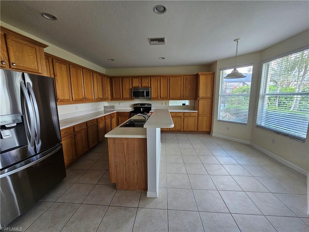 VALENCIA COUNTRY CLUB - Residential Lease