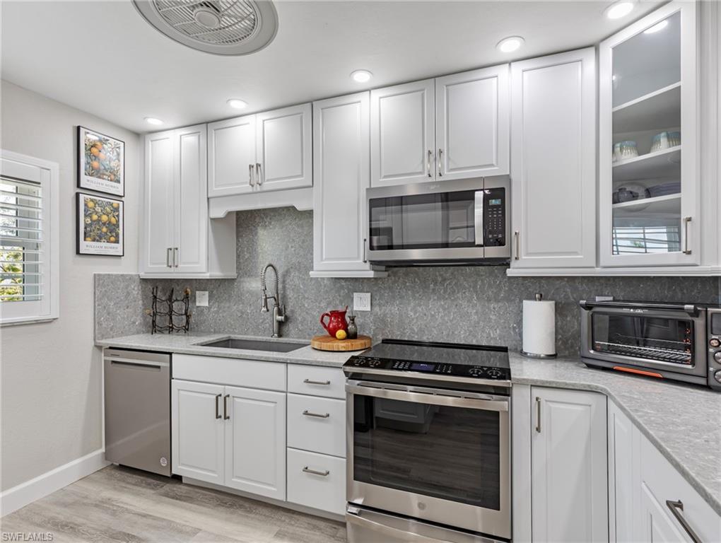 MYERLEE ESQUIRE COURTS CONDO - Residential