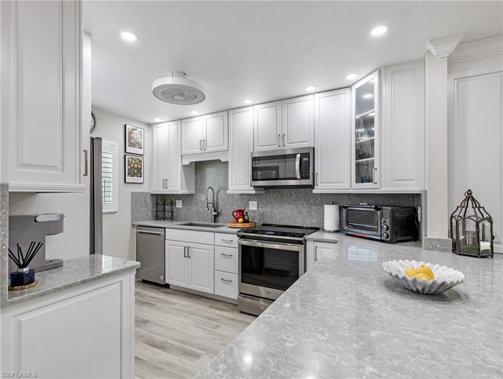 MYERLEE ESQUIRE COURTS CONDO - Residential