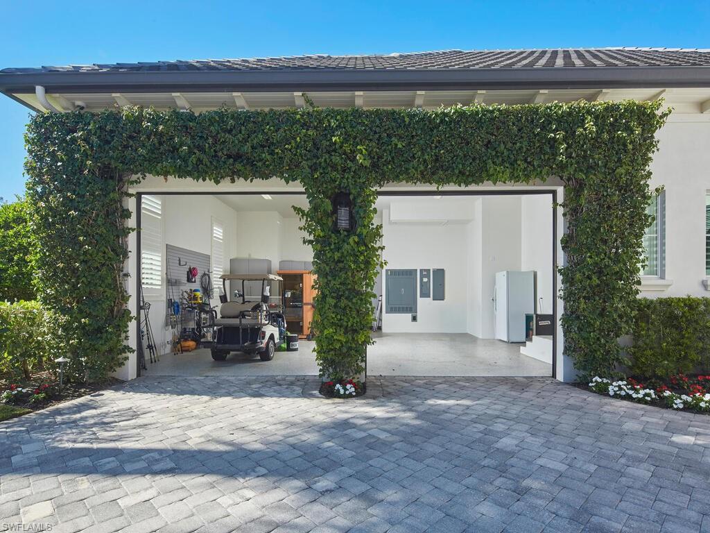 PRATO GRAND ESTATES - Residential