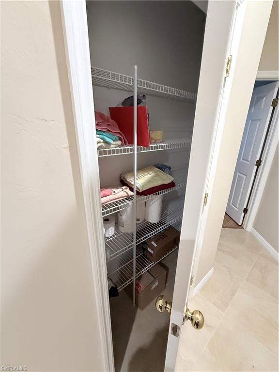 TOWN LAKES - Residential