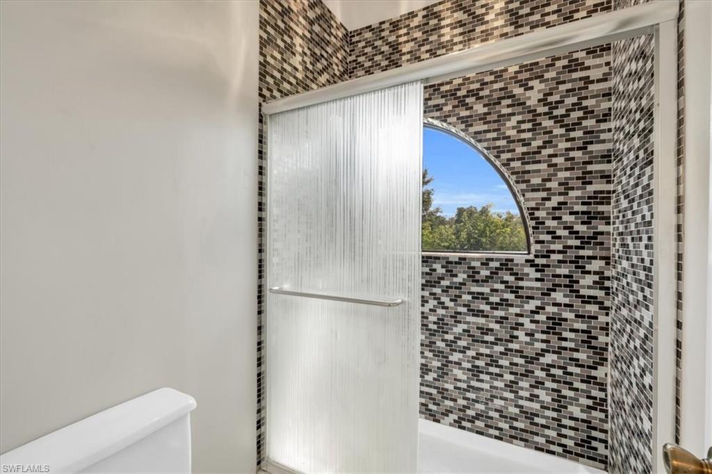 EMERALD WOODS - Residential