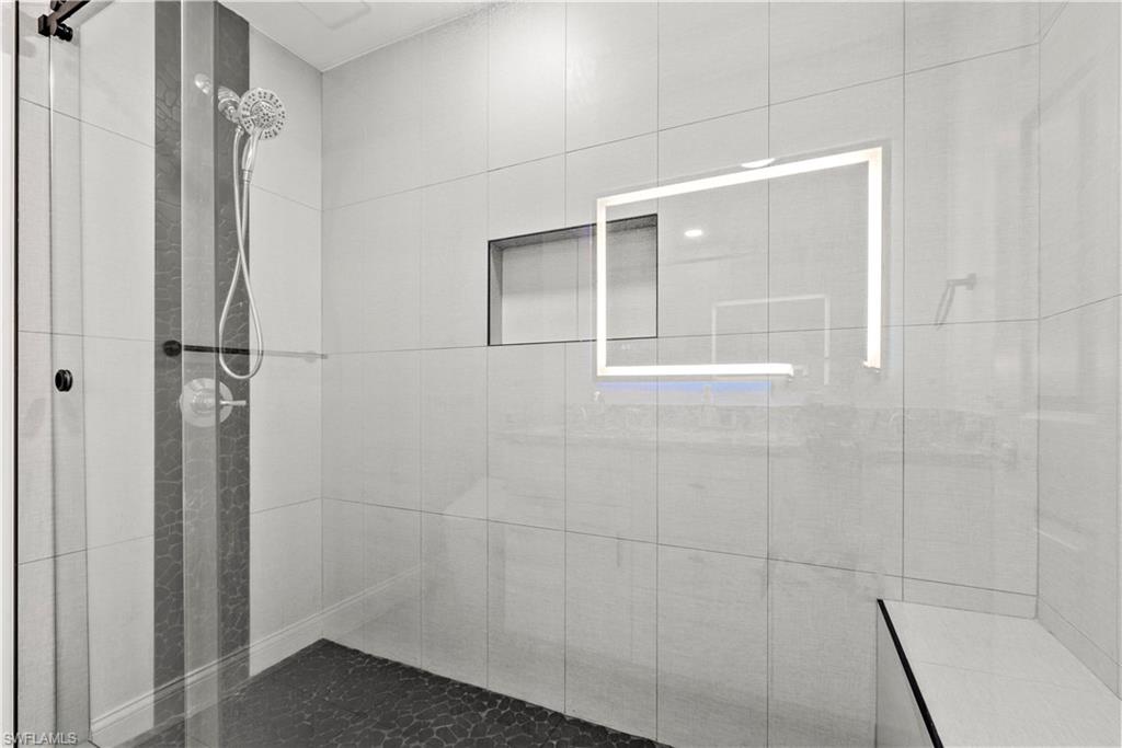 ROYAL WOODS - Residential