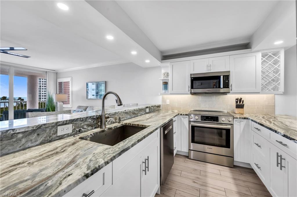 CLUB AT NAPLES CAY - Residential