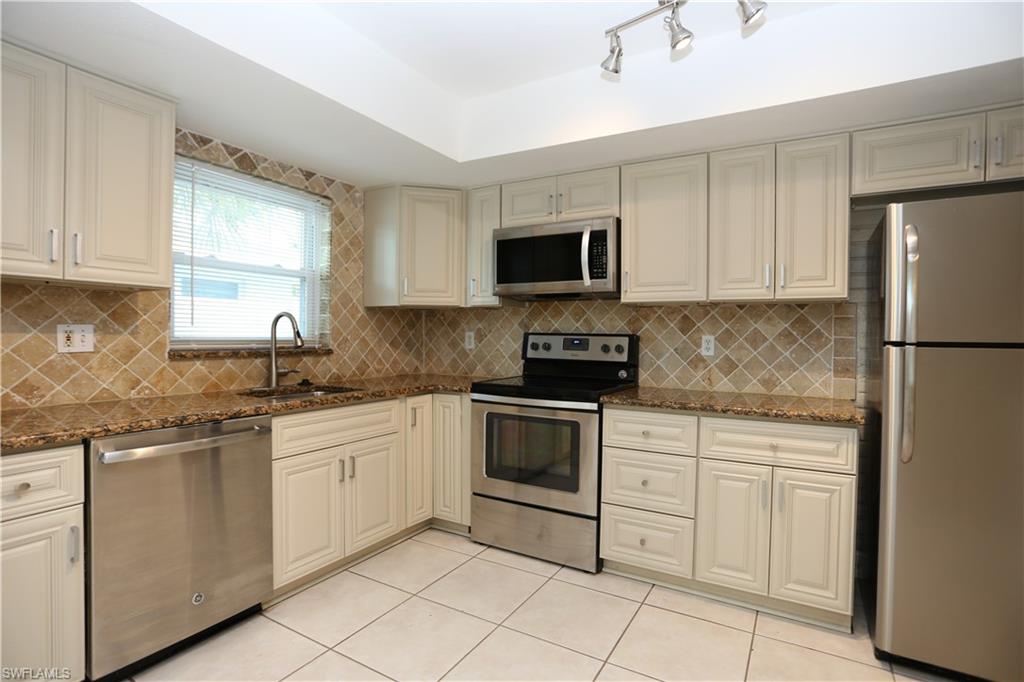 NAPLES PARK - Residential