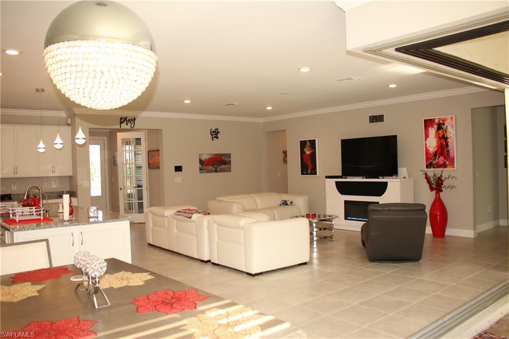 COUNTRY CLUB - Residential