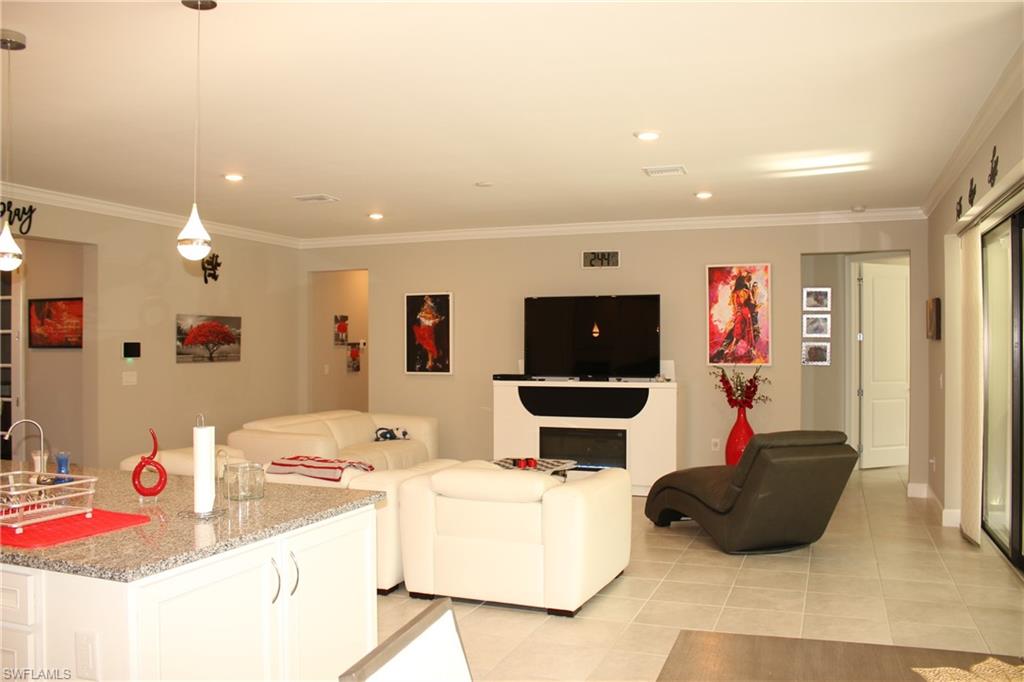 COUNTRY CLUB - Residential