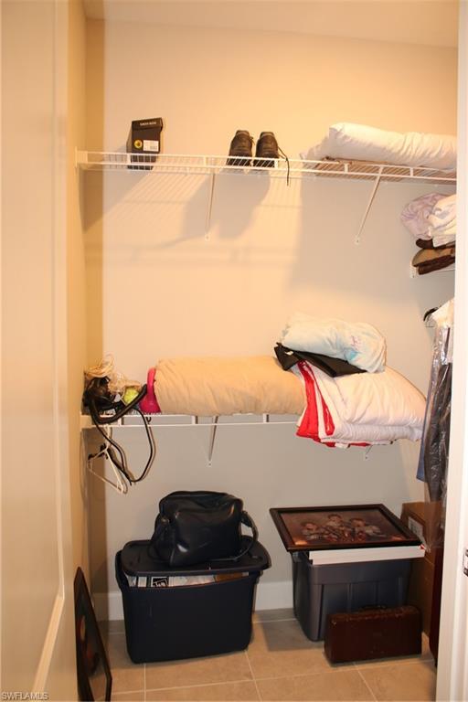 COUNTRY CLUB - Residential