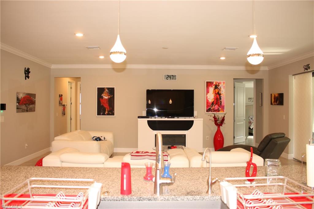 COUNTRY CLUB - Residential