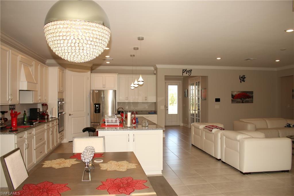 COUNTRY CLUB - Residential