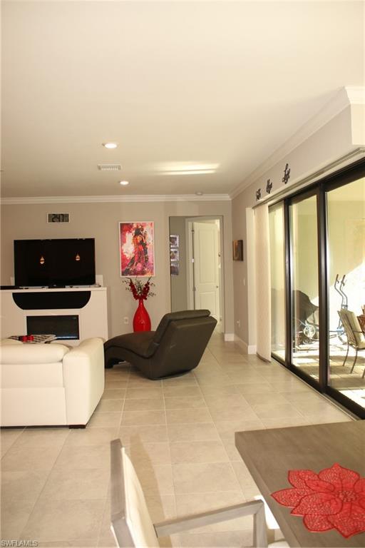 COUNTRY CLUB - Residential