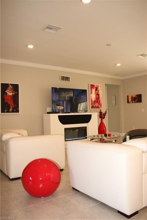 COUNTRY CLUB - Residential