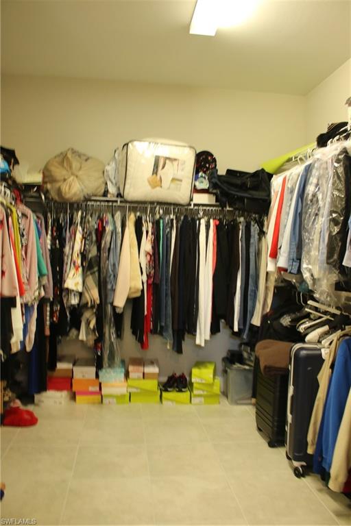 COUNTRY CLUB - Residential