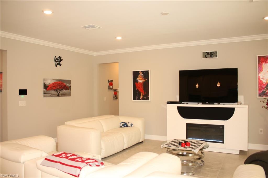 COUNTRY CLUB - Residential