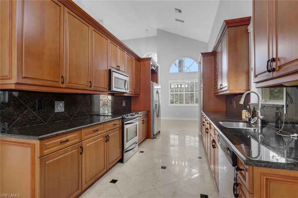 SATURNIA LAKES - Residential