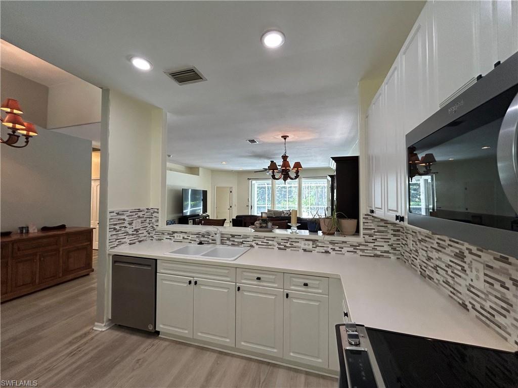 9894 Colonial WALK N