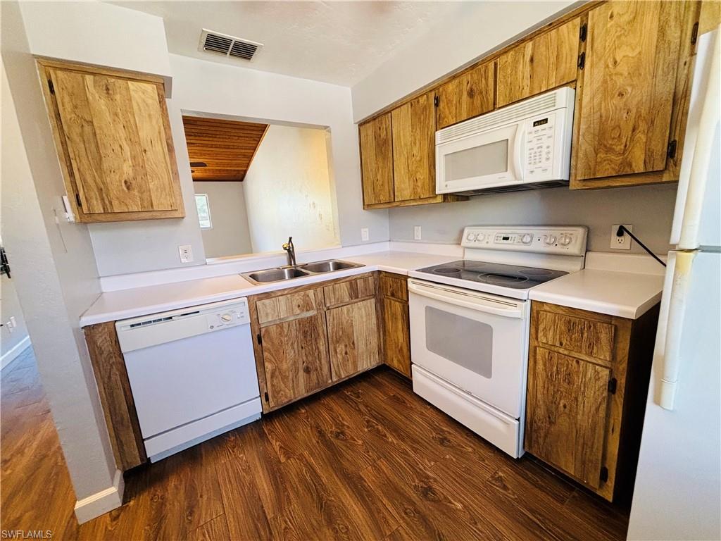 COMPASS POINTE VILLAS - Residential Lease