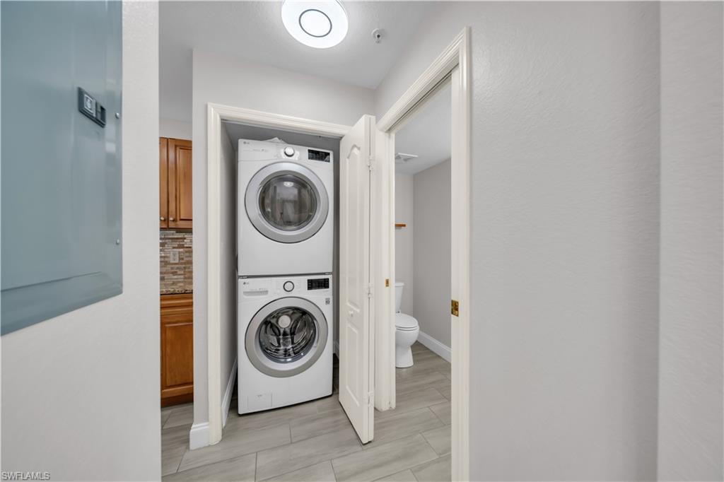 TOWNHOMES AT STONEYBROOK - Residential